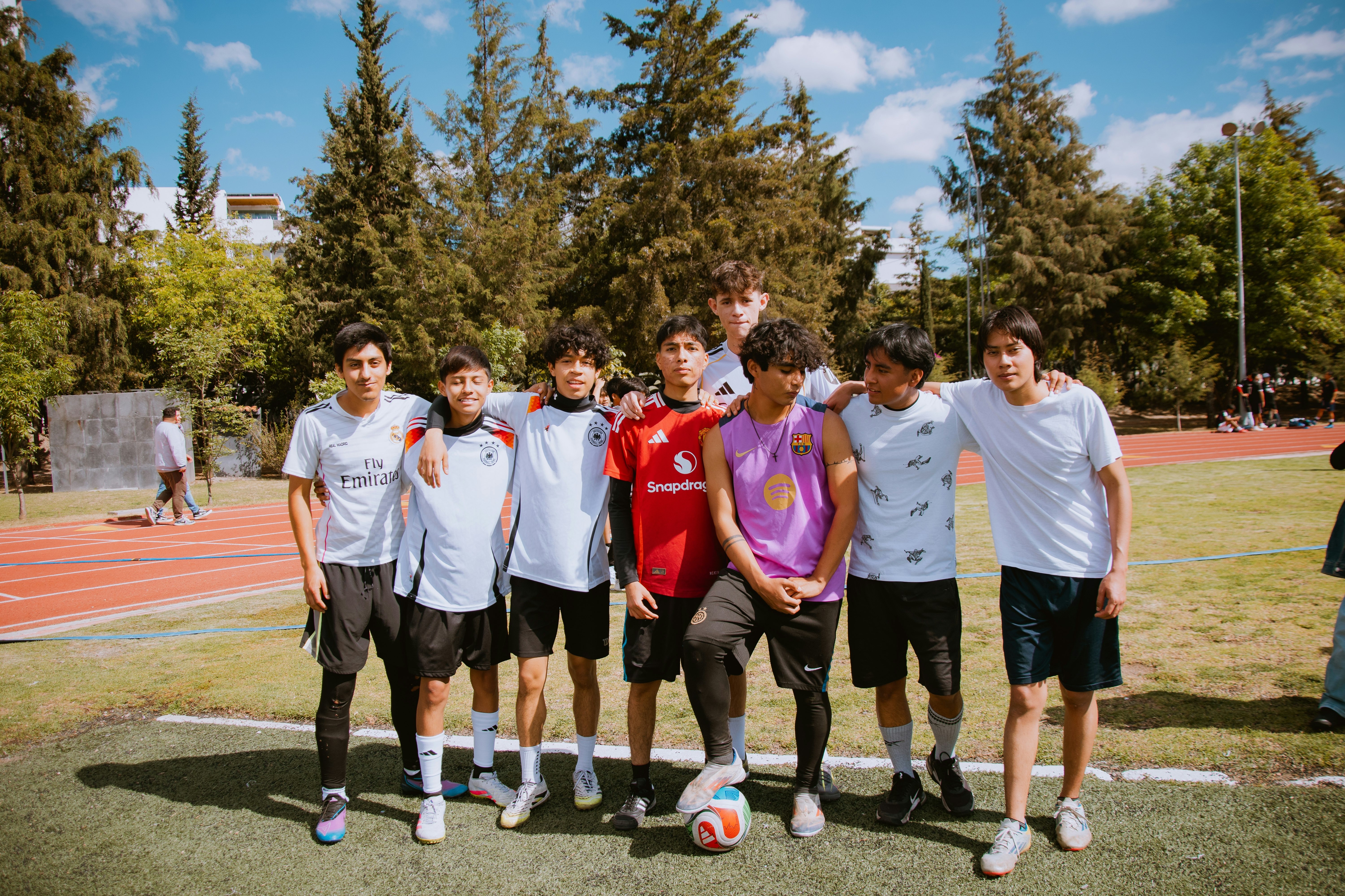 无球可打，加盟湖人，涅槃重生，成为詹姆斯东契奇得力帮手