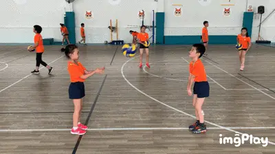 一张是1984奥运会对西班牙，另一张是nba早年对活塞。可以看到这时期跳投不带后仰，纯粹跳得高。